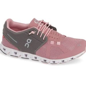 ✨Host Pick! ✨ On Cloud Cross Trainers in Dusty Pink- Size 6
